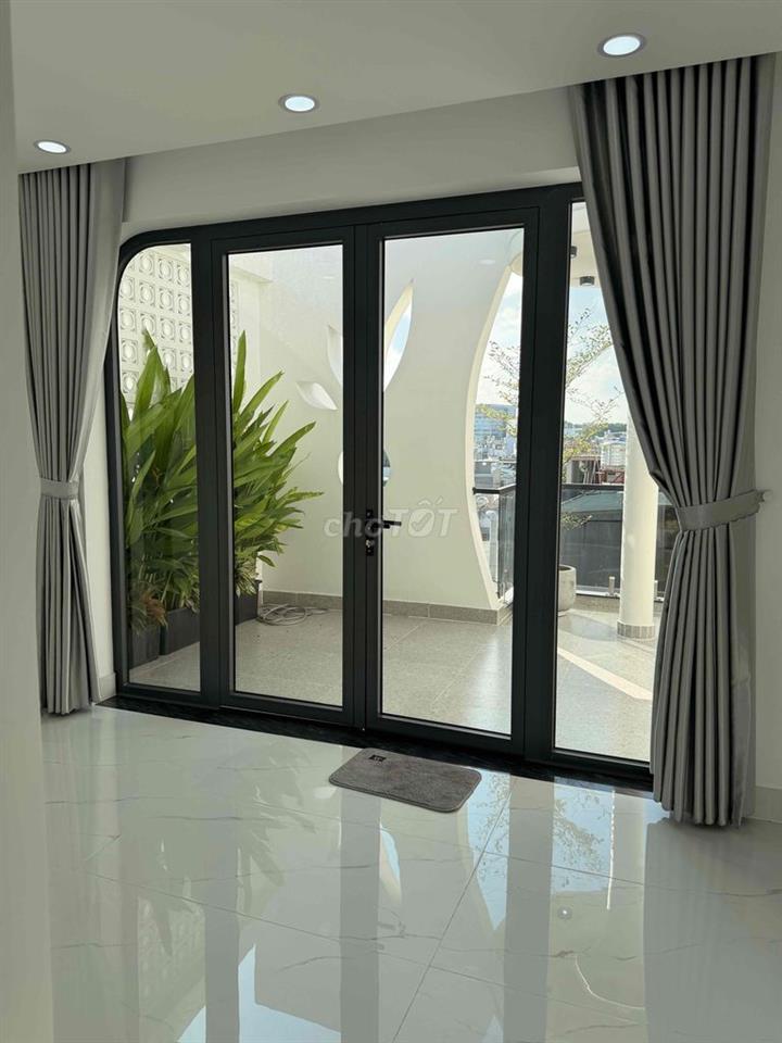 Khu Vip NVQ Quận 12, nhà mới 100%, 72.5m2, 5 tầng, hẻm xe hơi