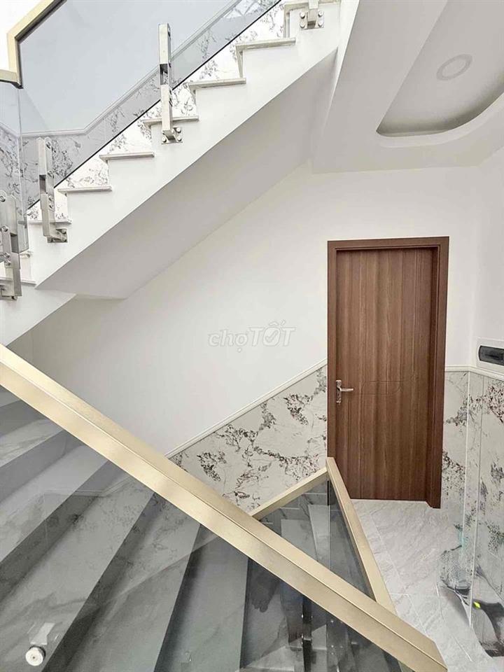 Nhà 5 tầng KDC An Sương Quận 12, 80m2, hẻm xe hơi thông, tặng nội