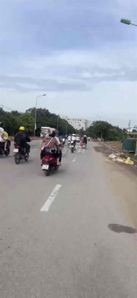 Cho thuê bãi đất trống 250m mặt đường Nguyễn Đình Tứ gần ĐH Mỏ,...