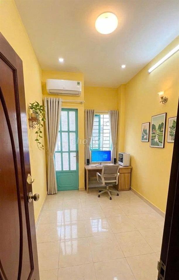 Trống 2 phòng 489 Huỳnh Văn Bánh, Phú Nhuận