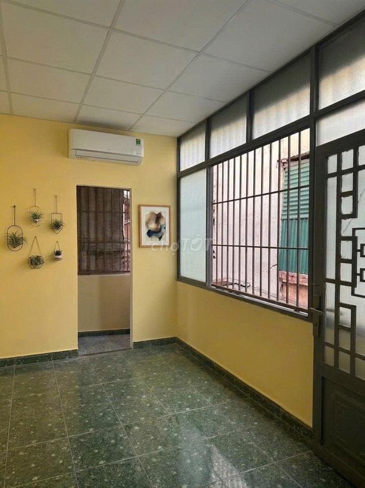 Trống 2 phòng 489 Huỳnh Văn Bánh, Phú Nhuận