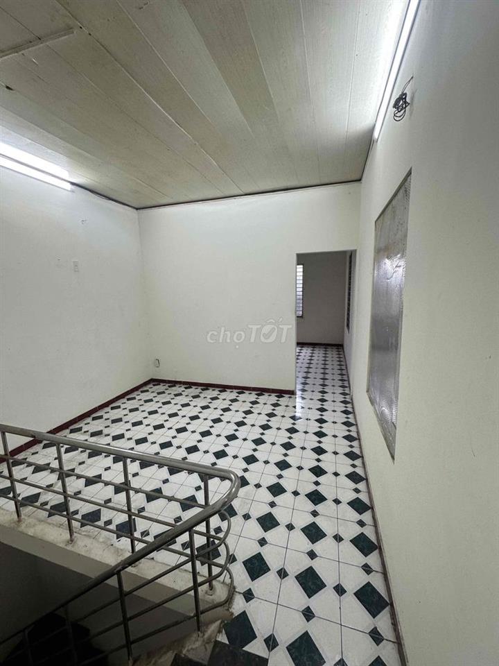 Cho thuê nhà 2 tầng mặt tiền nguyên căn