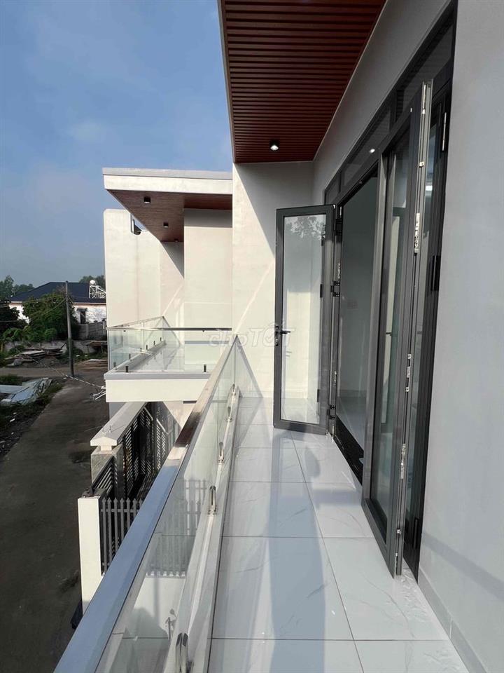 nhà mới xây rộng rãi thoải mái không khí mát lành đậm đà chất quê hươn