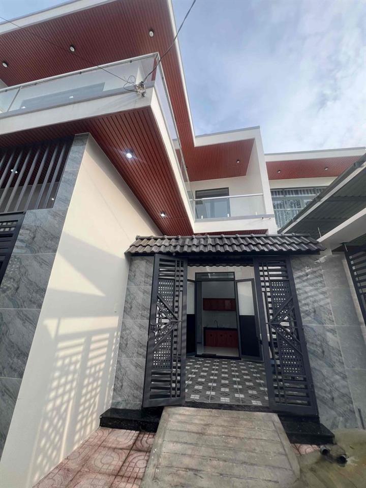nhà mới xây rộng rãi thoải mái không khí mát lành đậm đà chất quê hươn
