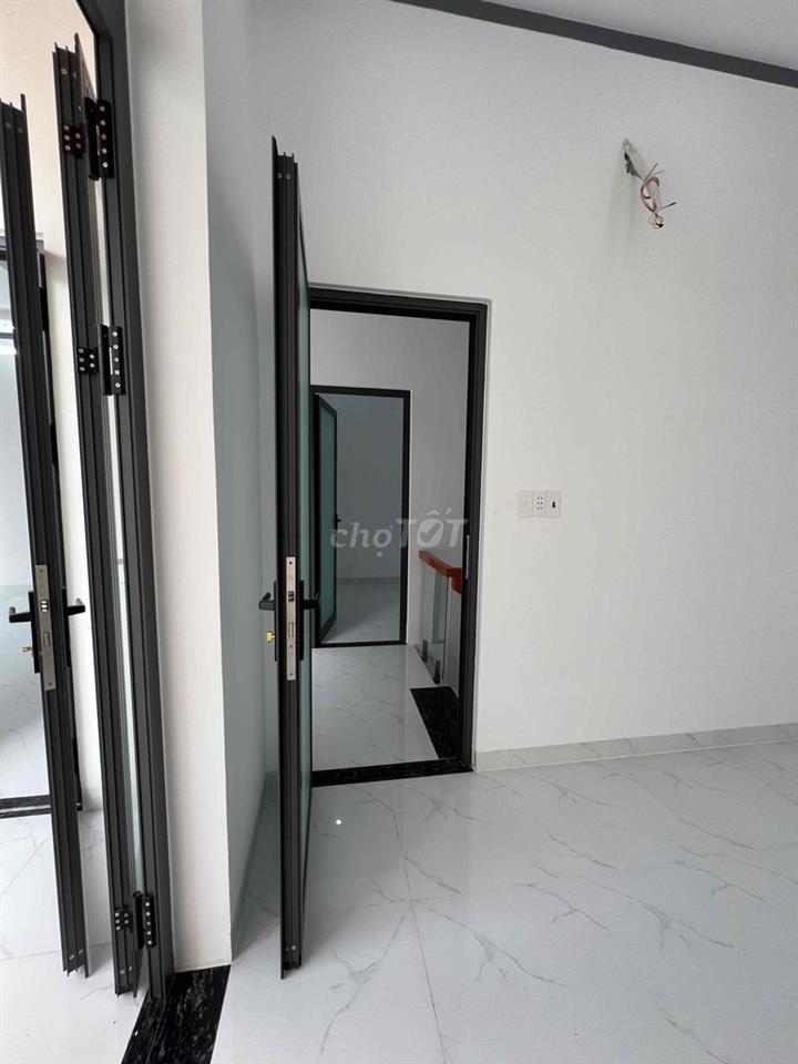 nhà mới xây rộng rãi thoải mái không khí mát lành đậm đà chất quê hươn