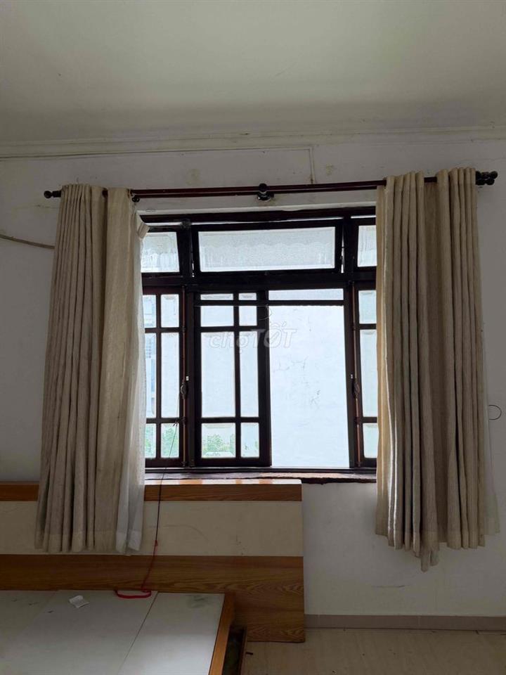 CÒN 1 PHÒNG TRỐNG 1pn, 1 bếp..2 cửa sổ to và 1 máy lạnh