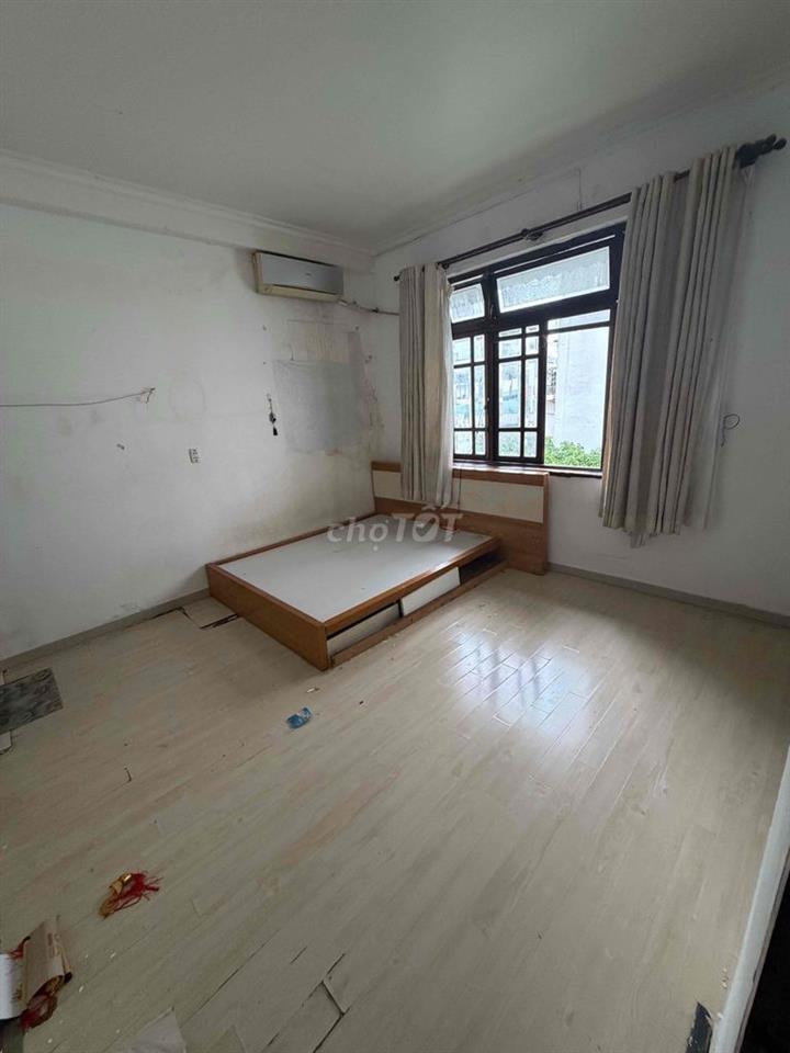 CÒN 1 PHÒNG TRỐNG 1pn, 1 bếp..2 cửa sổ to và 1 máy lạnh