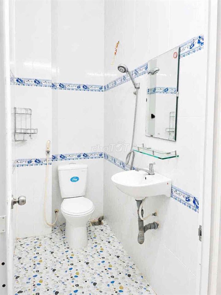 Cho thuê NC 4PN,3WC,1PK, 1 Bếp - P15, Q.8 (P.Phú Định)
