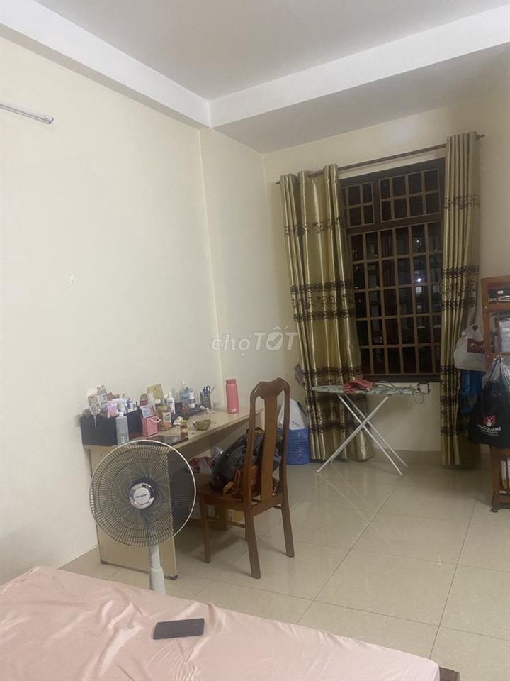 Cho thuê tầng 3 (2 phòng ngủ diện tích 18m2)