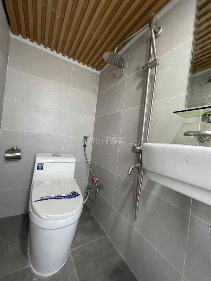 PHÒNG GÁC CÓ BAN CÔNG - GẦN CHỢ THỦ ĐỨC
