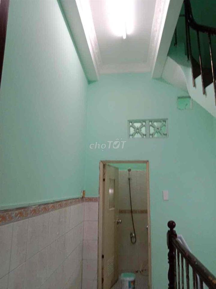 nhà mới sữa chữa,mới ,sạch đẹp,dọn vào là ở