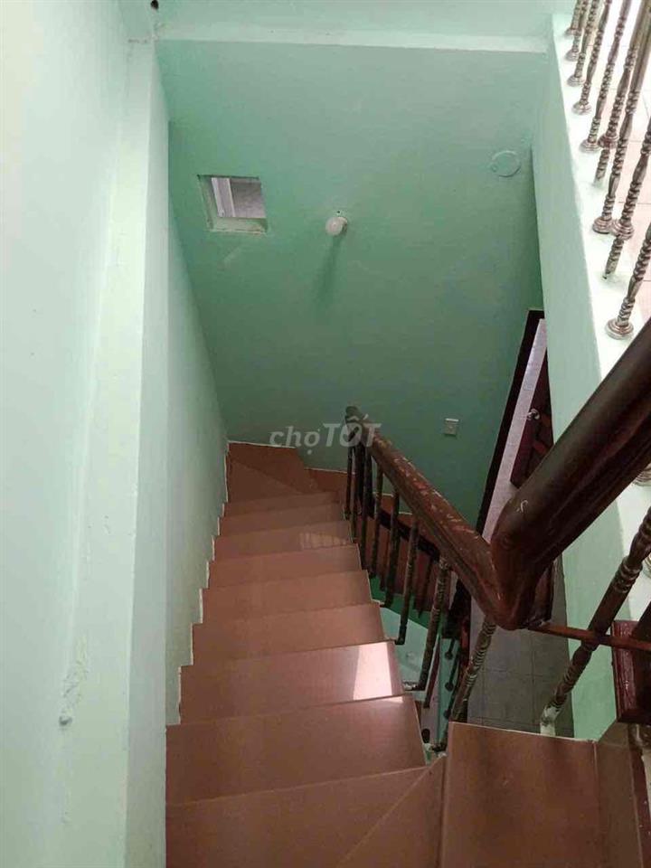 nhà mới sữa chữa,mới ,sạch đẹp,dọn vào là ở