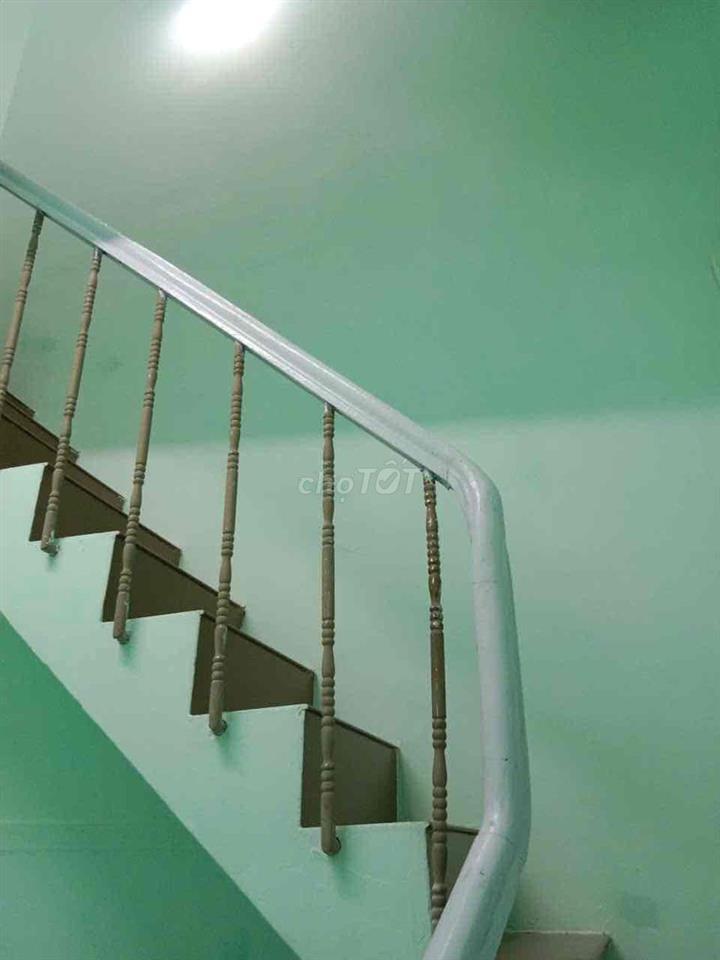 nhà mới sữa chữa,mới ,sạch đẹp,dọn vào là ở