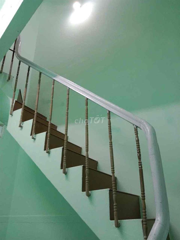 nhà mới sữa chữa,mới ,sạch đẹp,dọn vào là ở
