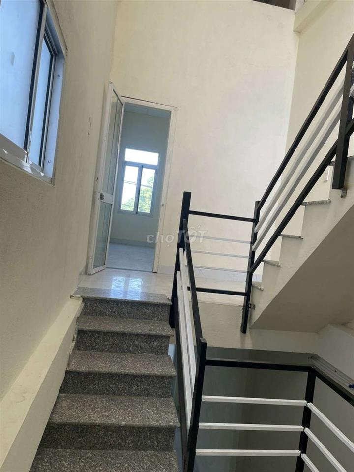 nhà nguyên căn mặt tiền ADV