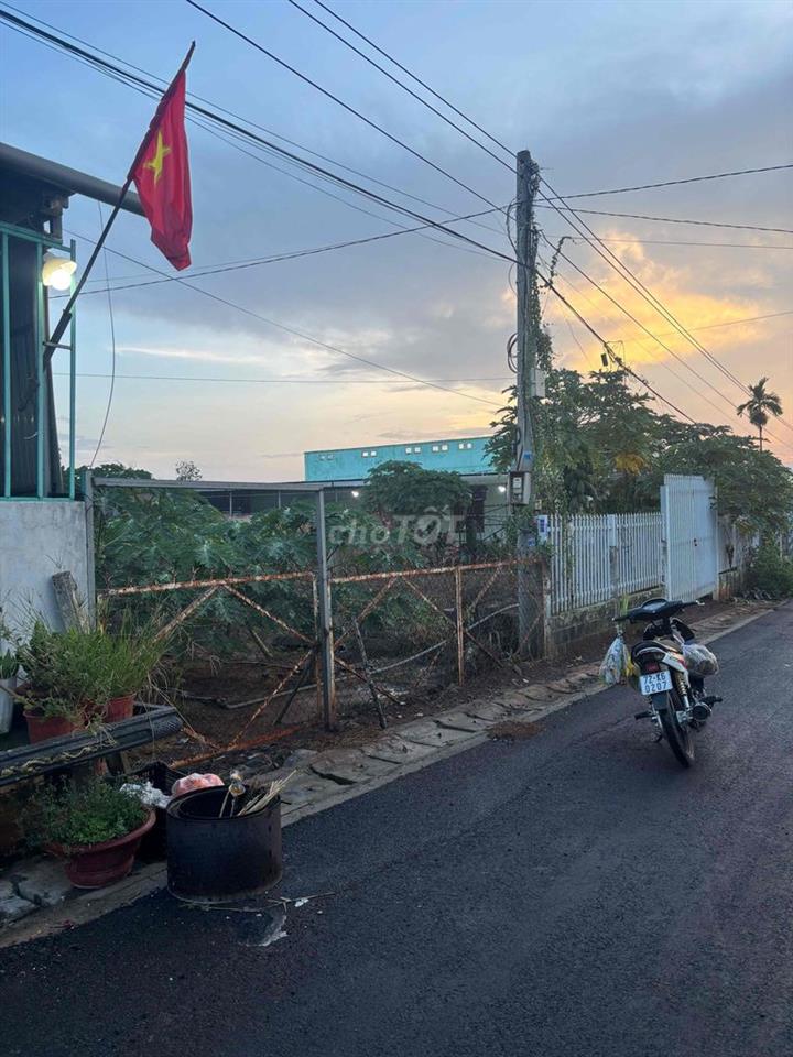 cần bán lô đất sau lưng cây xăng xuyên mộc