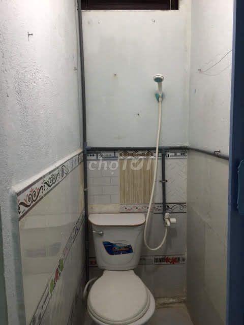 Phòng trống ở 2 người, gác, kệ bếp wc riêng. Khu an ninh yên tĩnh