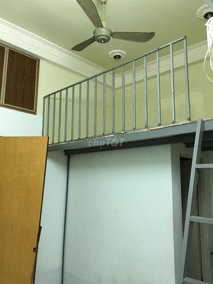 Phòng trống ở 2 người, gác, kệ bếp wc riêng. Khu an ninh yên tĩnh
