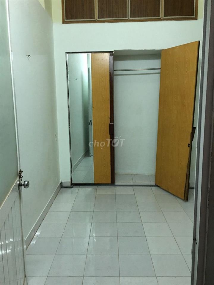 Phòng trống ở 2 người, gác, kệ bếp wc riêng. Khu an ninh yên tĩnh
