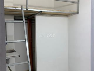 Phòng trống ở 1người, an ninh sạch sẽ yên tĩnh, gác, wc, kệ bếp riêng