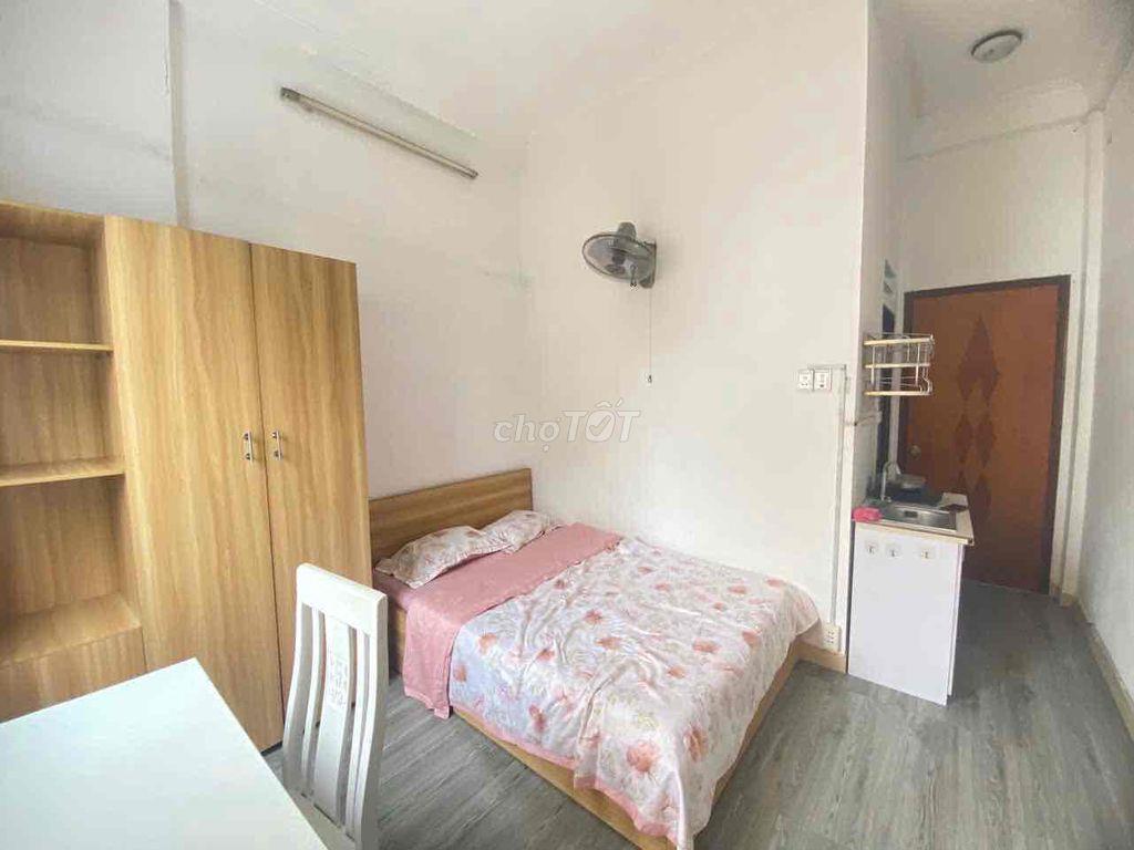 CHDV full nội thất 18m2 ngay trung tâm quận 1 giá sv 4.5tr