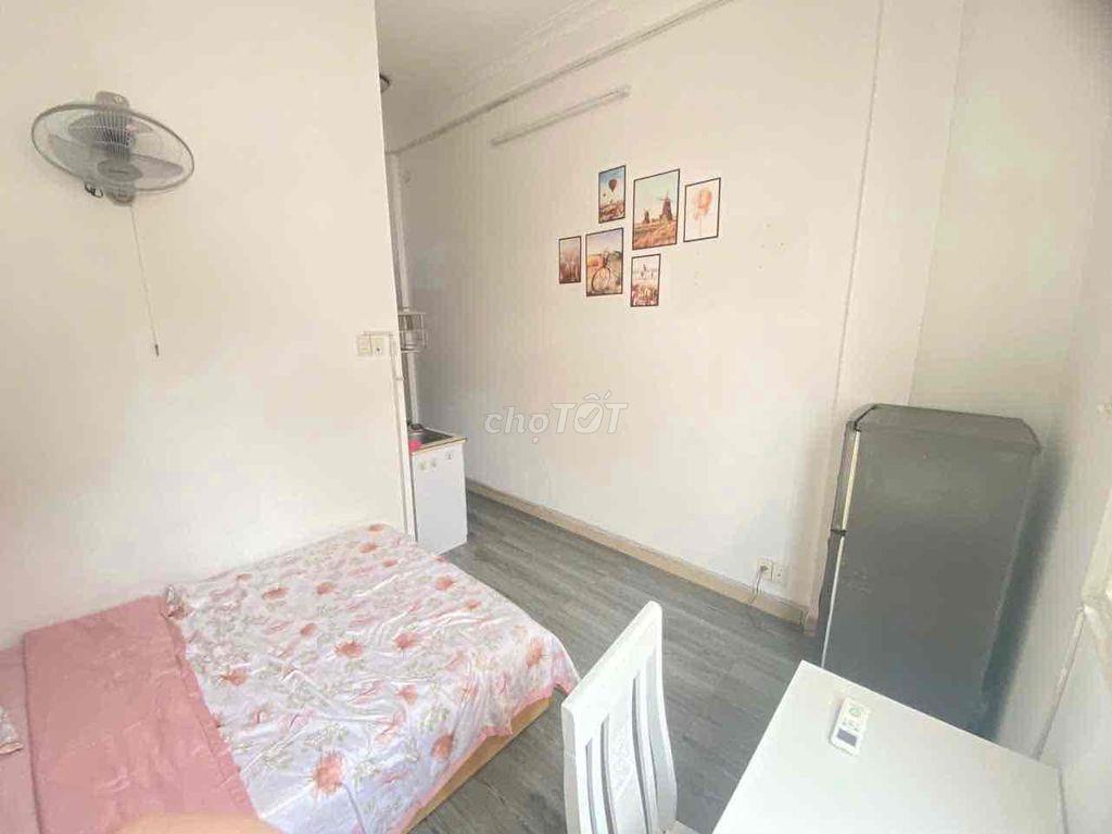CHDV full nội thất 18m2 ngay trung tâm quận 1 giá sv 4.5tr