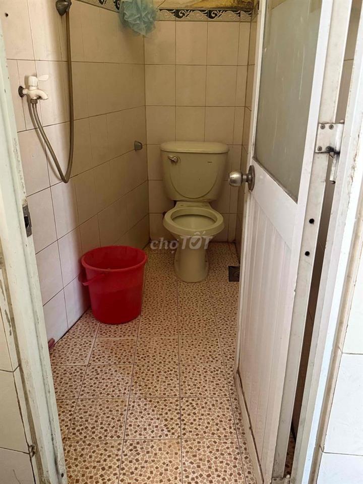 Phòng trọ giá rẻ mặt tiền đường Lạc Long Quân, Có Bếp