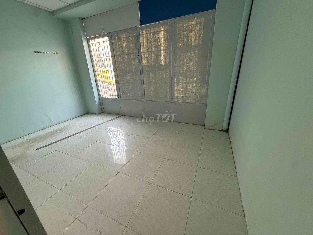 Phòng trọ giá rẻ mặt tiền đường Lạc Long Quân, Có Bếp