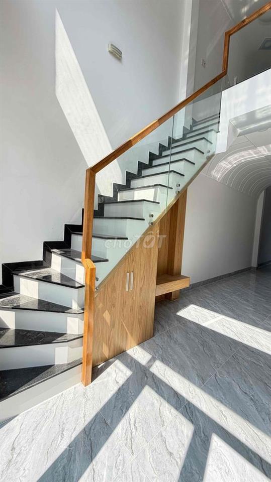 Bán nhà 180m mới xây Trần Văn Mười Đại Hải