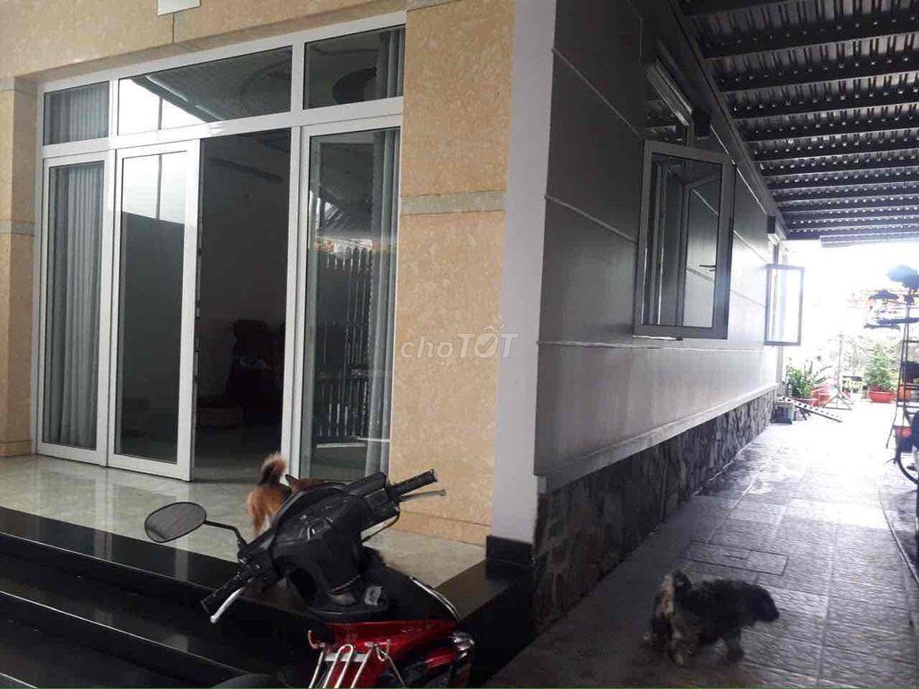 Cần bán gấp nhà sổ hồng. Đường nhựa thông