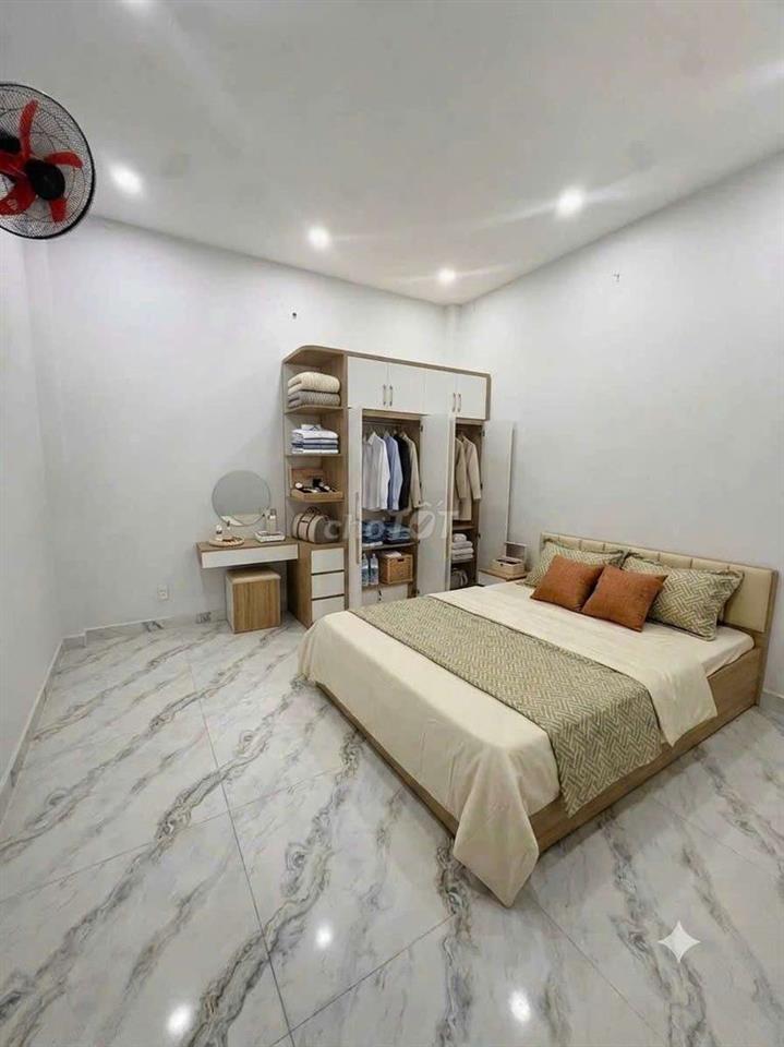 Mặt tiền kinh doanh ngay Aeon, chợ Sơn Kỳ, đường trước nhà 12m.