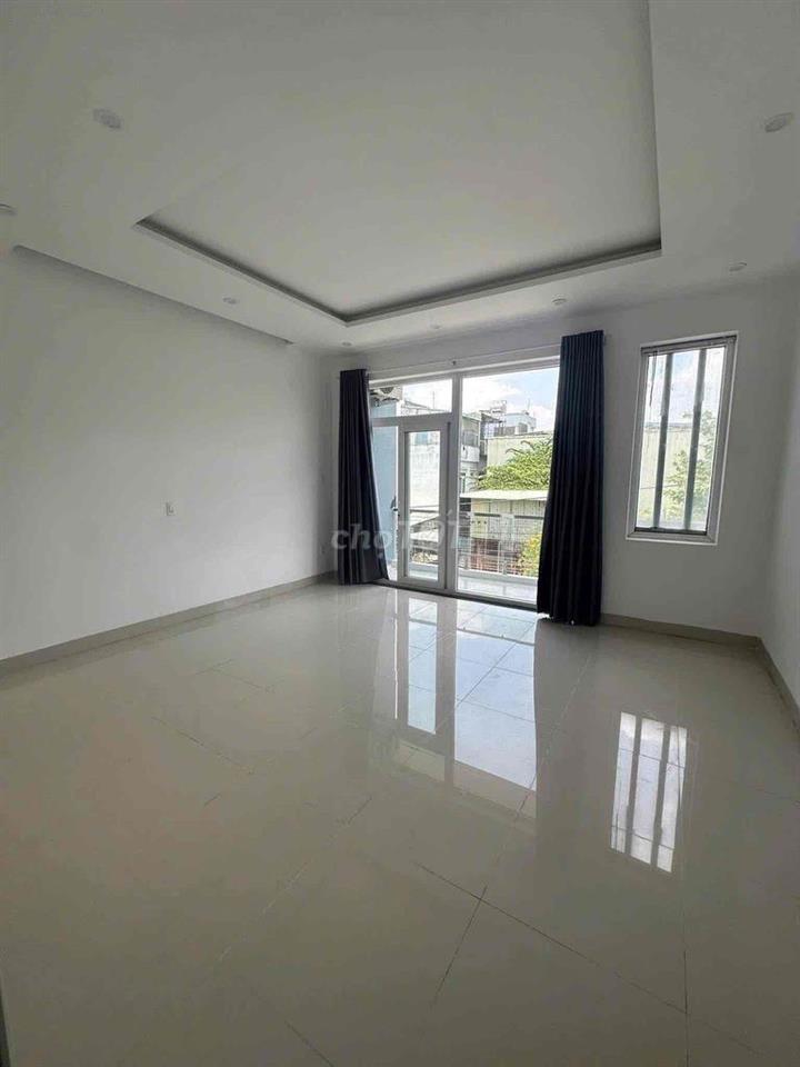 nhà 3 tầng sát biển Bầu Năng 1