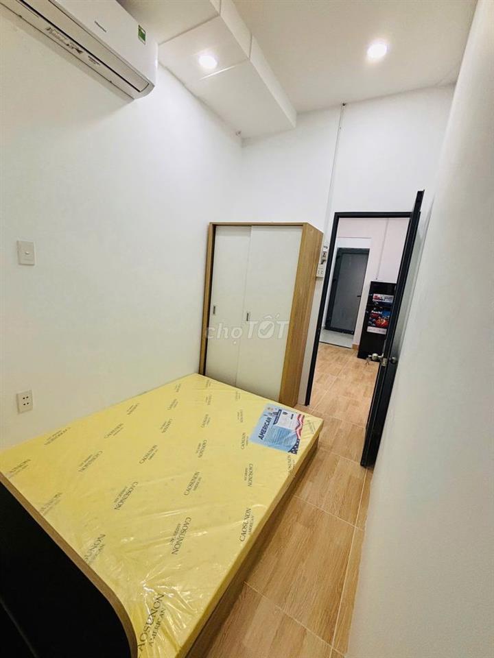 2PN riêng tách bếp full nội thất ban công cửa sổ rộng ở Đặng Thùy Trâm
