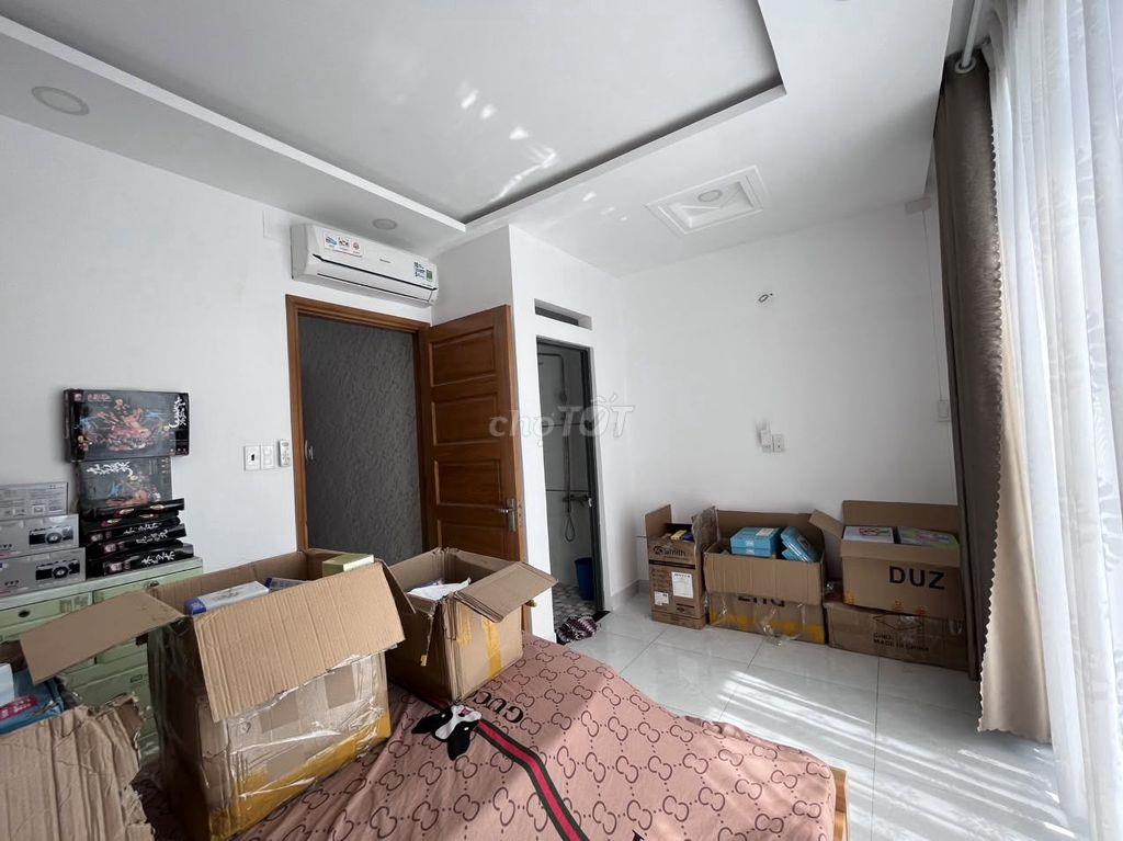 CHO THUÊ NHÀ NGUYÊN CĂN MÌNH CHÍNH CHỦ, 4PN + 5WC, 4,5x12, NT CƠ BẢN