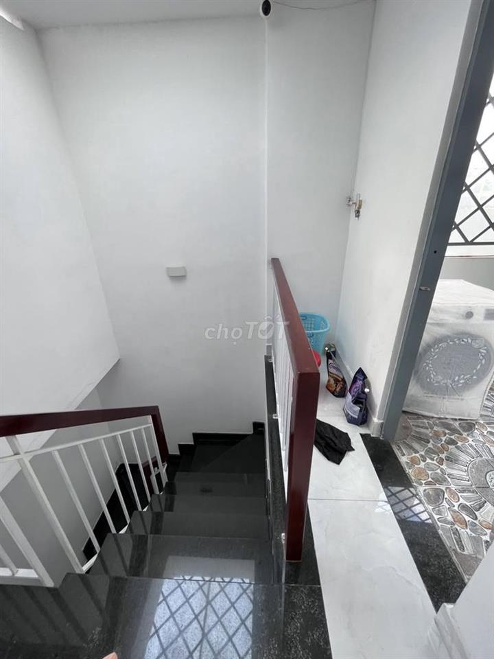 CHO THUÊ NHÀ NGUYÊN CĂN MÌNH CHÍNH CHỦ, 4PN + 5WC, 4,5x12, NT CƠ BẢN