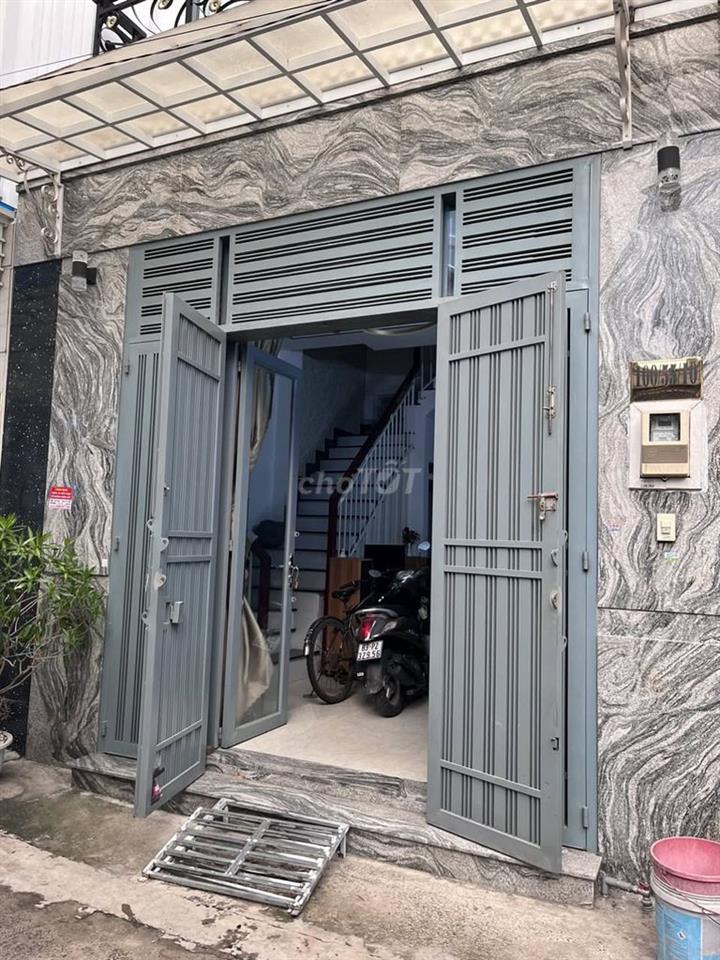 CHO THUÊ NHÀ NGUYÊN CĂN MÌNH CHÍNH CHỦ, 4PN + 5WC, 4,5x12, NT CƠ BẢN