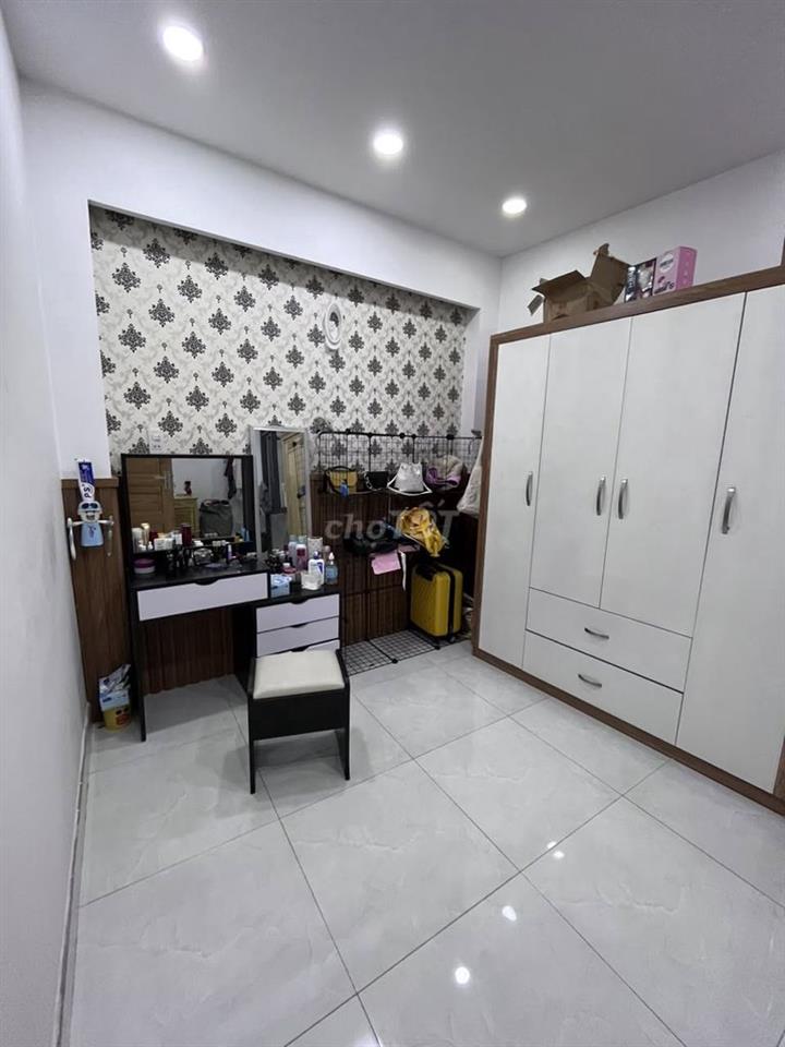 CHO THUÊ NHÀ NGUYÊN CĂN MÌNH CHÍNH CHỦ, 4PN + 5WC, 4,5x12, NT CƠ BẢN