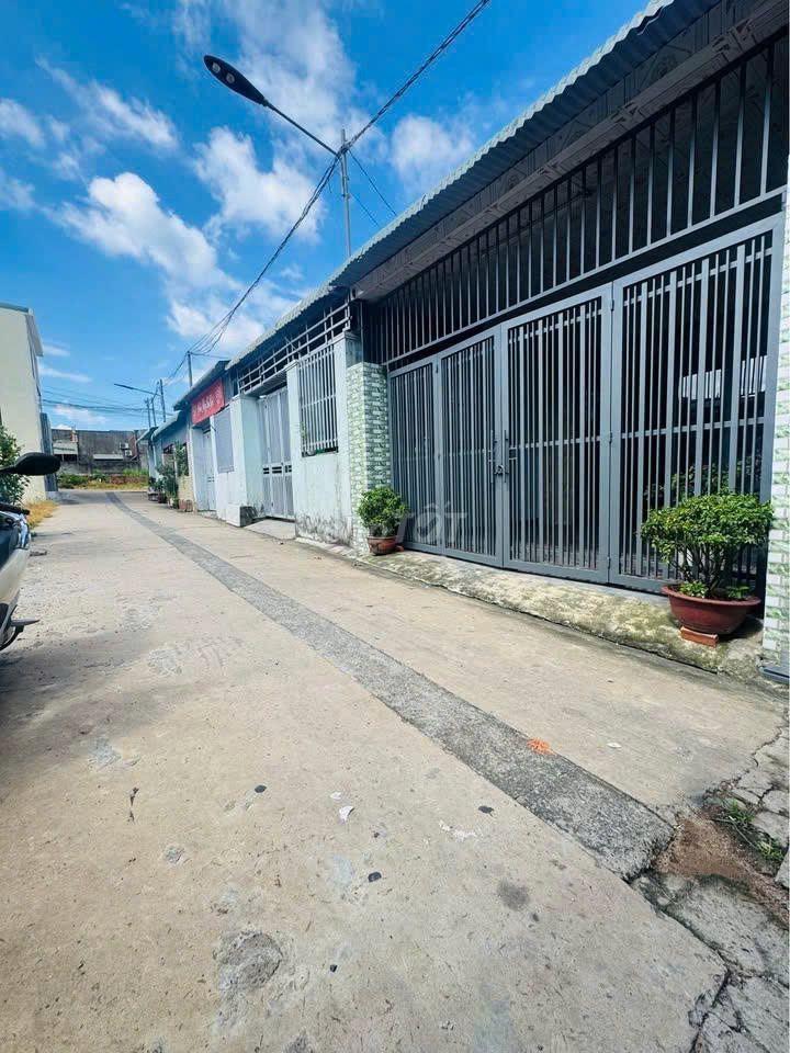 📌CHỦ BÁN GẤP NHÀ C4 GÁC ĐÚC Ở NGÃ 3 BẦU CHỢ BẮP - HÓC MÔN SỔ SẴN.