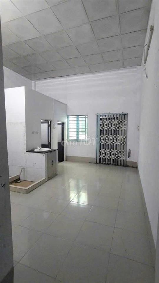 Bán gấp gia 1ty070 căn nhà lầu bỏ trống nằm ngay hẻm Tân XUân, Hóc Môn