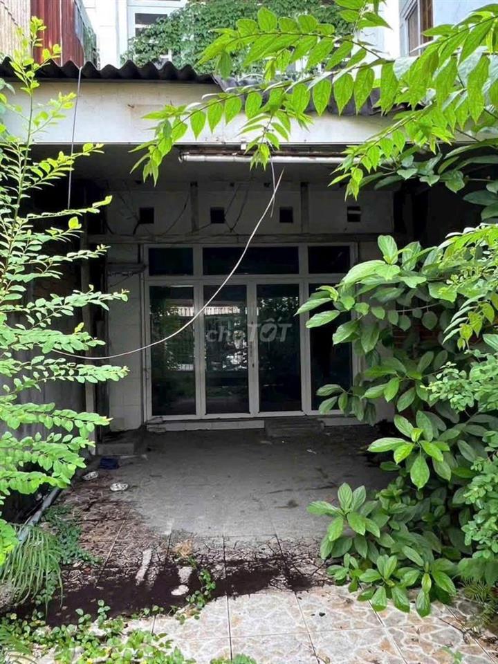 Bán gấp gia 1ty070 căn nhà lầu bỏ trống nằm ngay hẻm Tân XUân, Hóc Môn