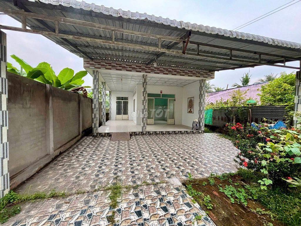 Bán căn nhà do dân gốc Củ CHi xây dựng ket ra gấp Giá 670tr giao sổ.