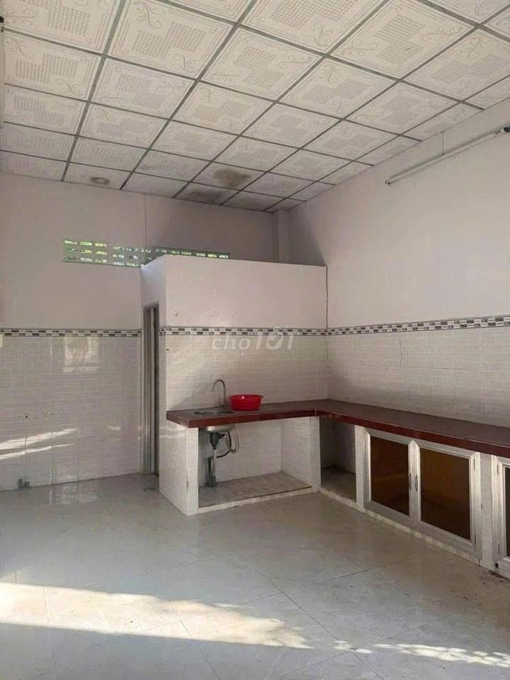 Nhà  mua từ trước dịch nay gồng không nổi bán giá 750 triệu, nhà c4 cũ