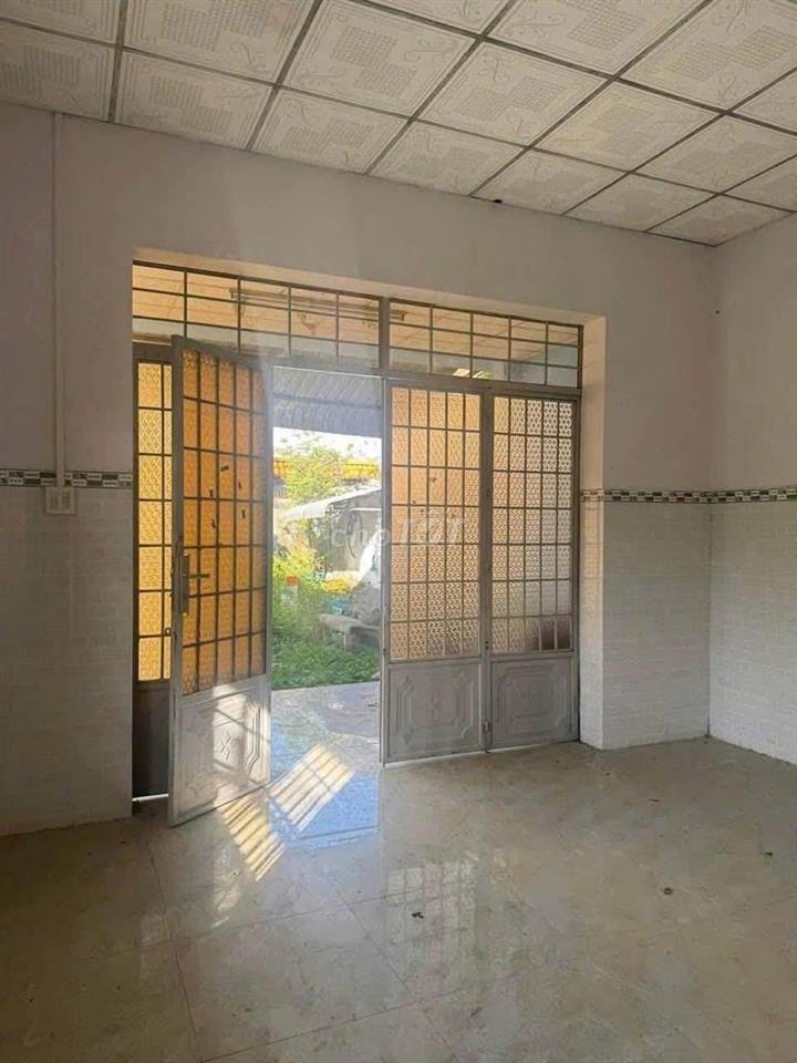 Nhà  mua từ trước dịch nay gồng không nổi bán giá 750 triệu, nhà c4 cũ