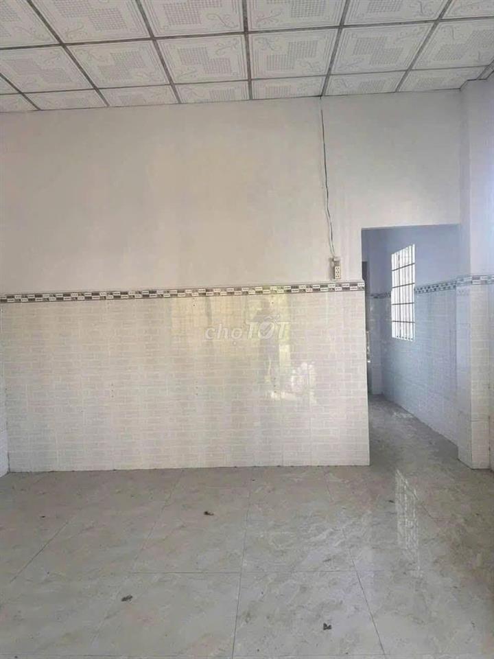 Nhà  mua từ trước dịch nay gồng không nổi bán giá 750 triệu, nhà c4 cũ