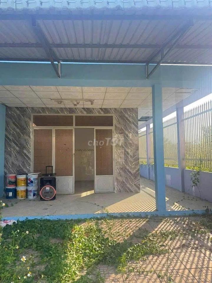 Nhà  mua từ trước dịch nay gồng không nổi bán giá 750 triệu, nhà c4 cũ