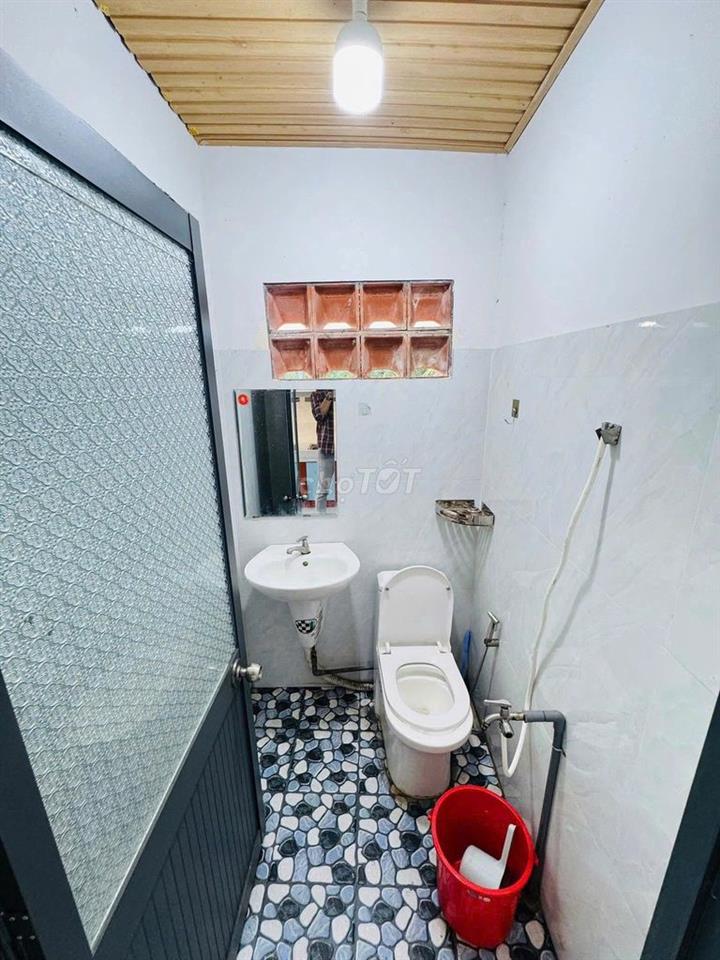 cần tiền ra gấp 930 triệu, 2kiot 7tr/ tháng kinh doanh buôn bán được.