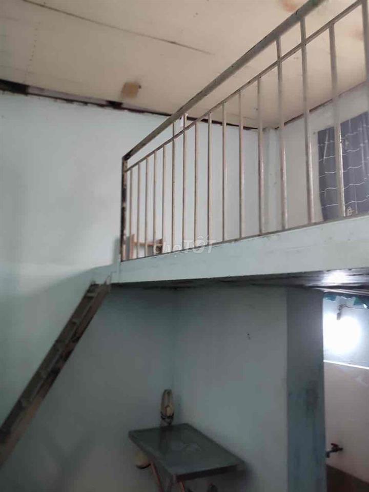 phòng nhỏ gọn , gác lửng sạch sẽ