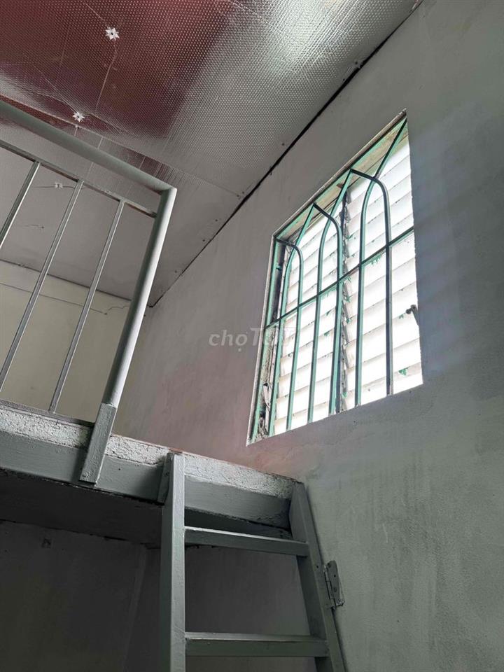 phòng nhỏ gọn , gác lửng sạch sẽ