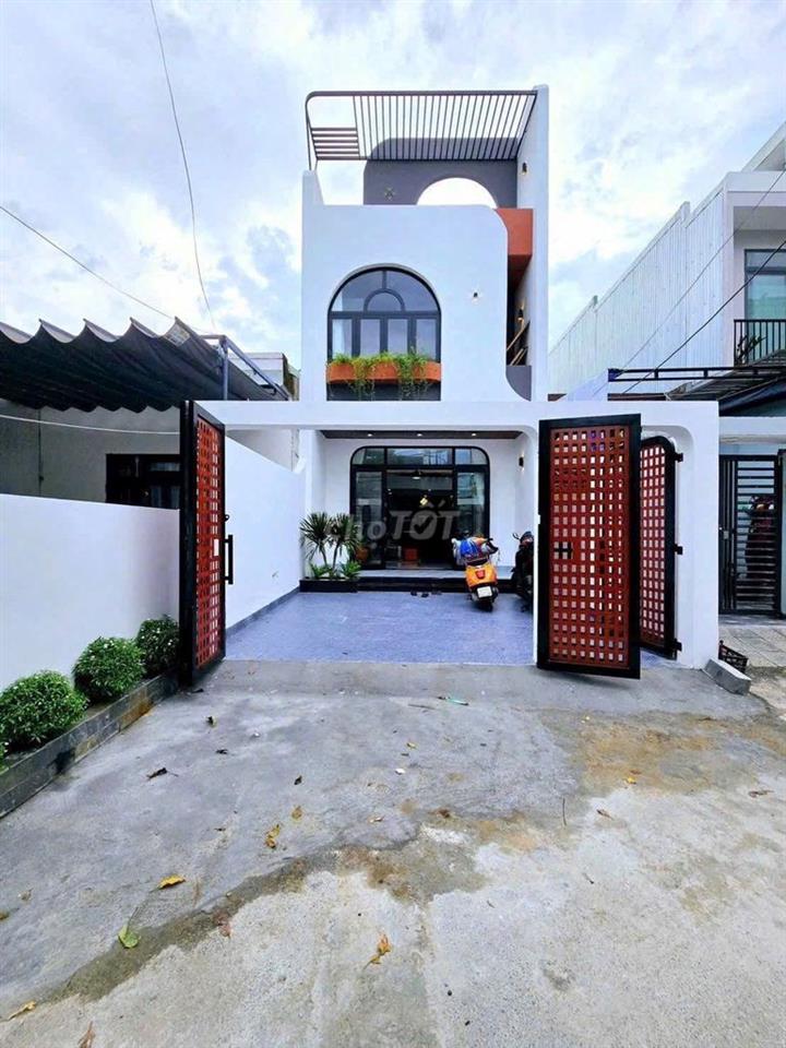 CHỦ CHUYỂN CÔNG TÁC BÁN GẤP NHÀ 2 MẶT TIỀN 100M2 SỔ RIÊNG NGAY CHỢ CÁ!