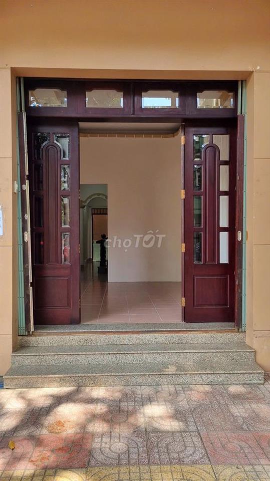 Cần bán gấp nhà mặt tiền đường Hoàng Văn Thụ